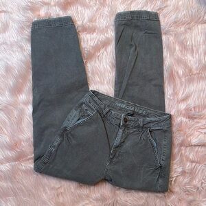 American Eagle Gray Highest Rise 90s Boyfriend Stretch Cargo‎ Jean Size 2 Short